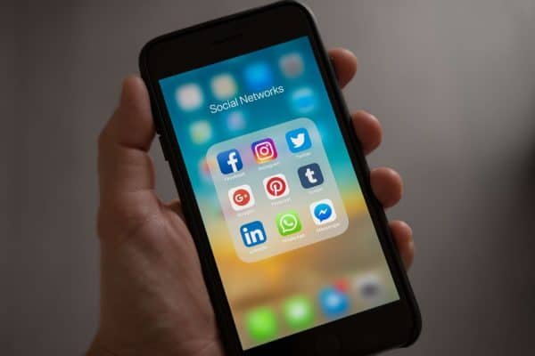 Social Media Platform Select करें Social Media Platform Select करें