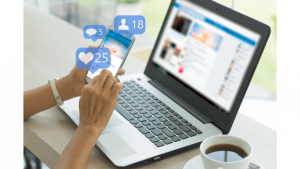 Social Media Specialist कौन होता है Social Media Specialist कौन होता है